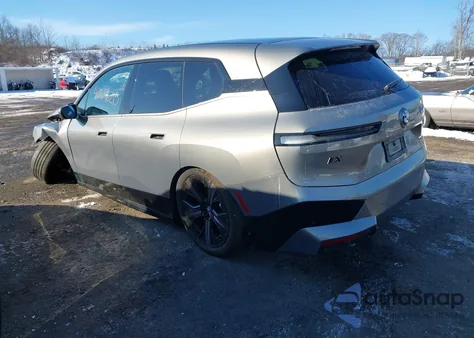 2024 BMW Ix M60 z USA, uszkodzony, nr VIN WB533CF03RCP66728